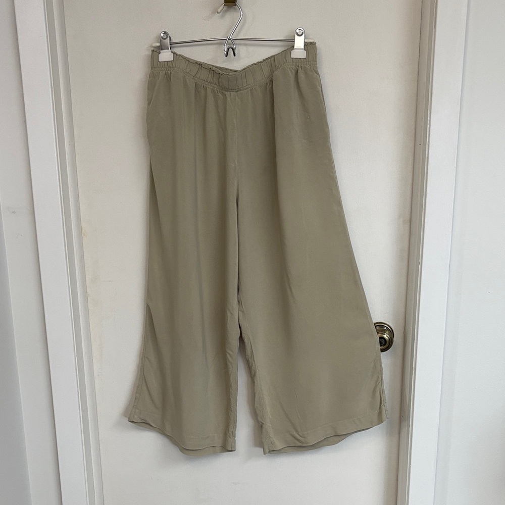 Chic Light Sage Wide-Leg Trousers